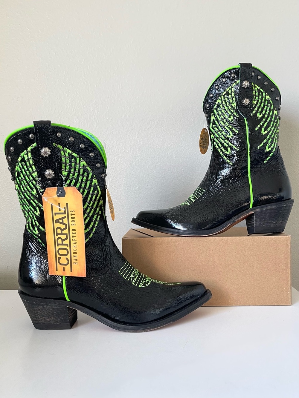 NWT Corral Studded Western Boots - Fluorescent & Embroidered - Size 7.5M